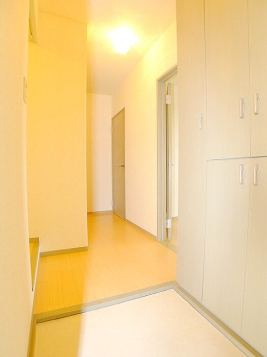 物件内観写真7　(玄関)