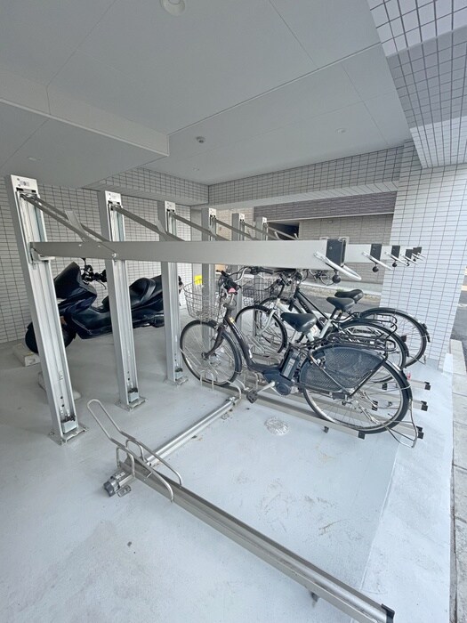 物件外観写真2　(駐輪場)