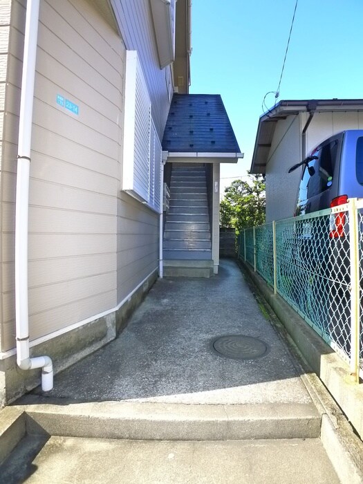 物件外観写真3　(エントランス部分)