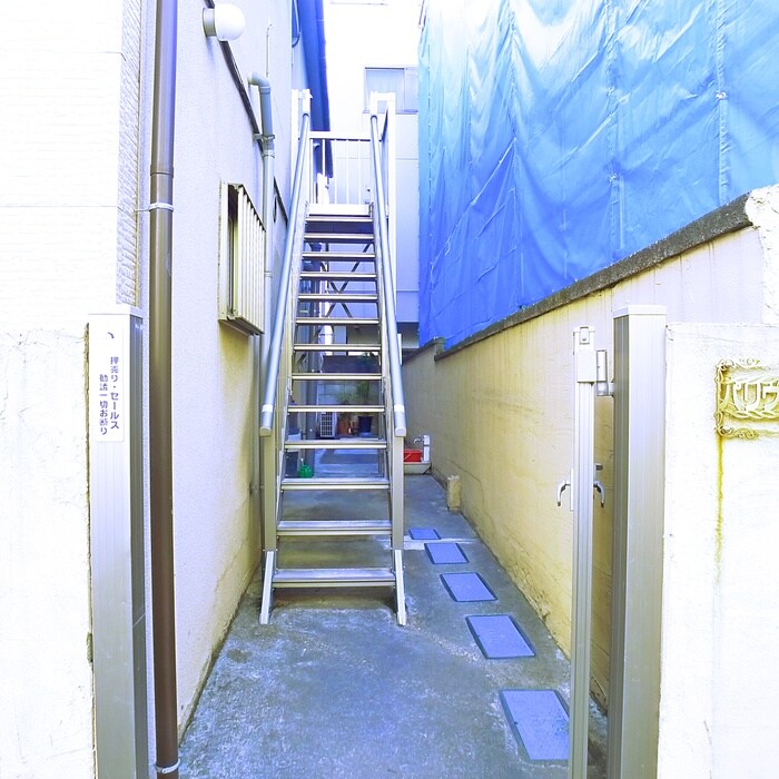 物件外観写真3　(エントランス部分)