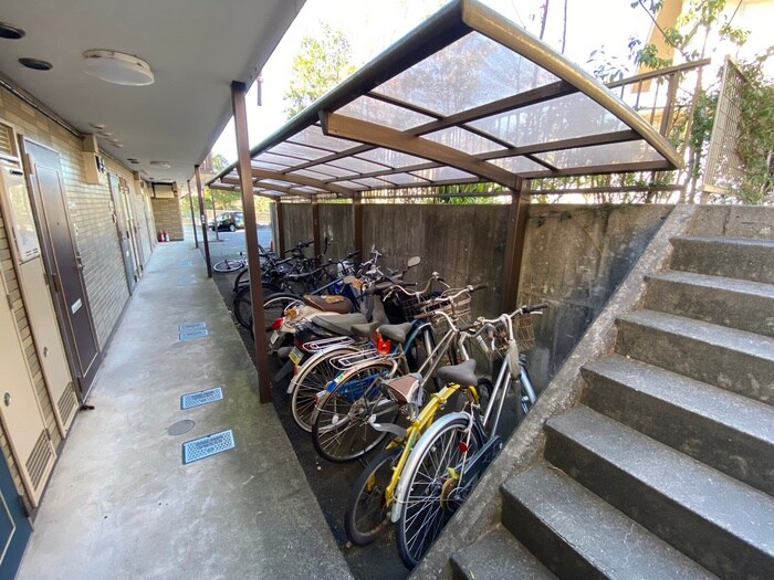 物件外観写真3　(駐輪場)