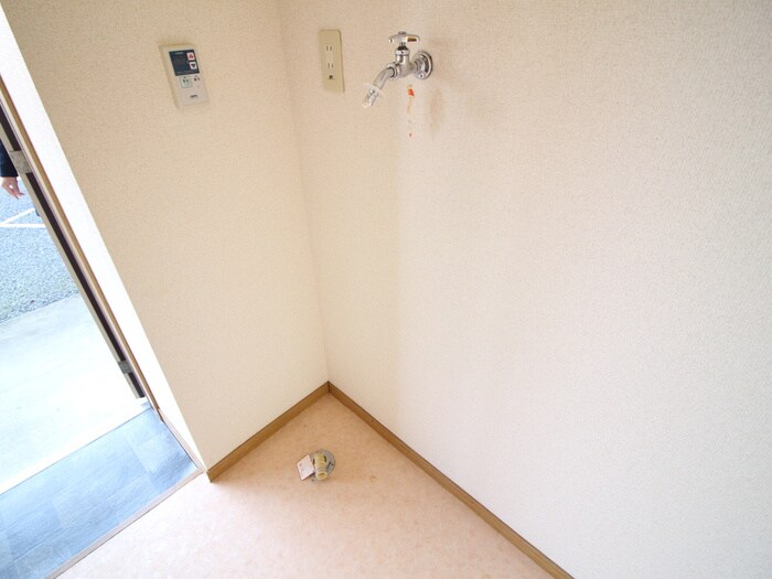 物件内観写真17　(洗濯機置場)