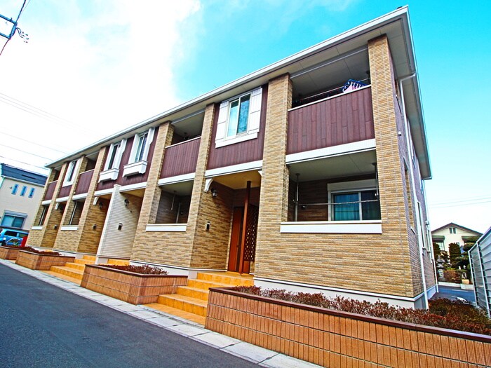 物件外観写真2　(エントランス部分)