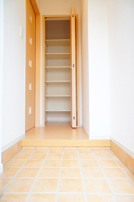 物件内観写真16　(玄関)