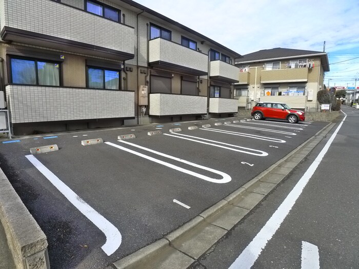 物件外観写真3　(駐車場)