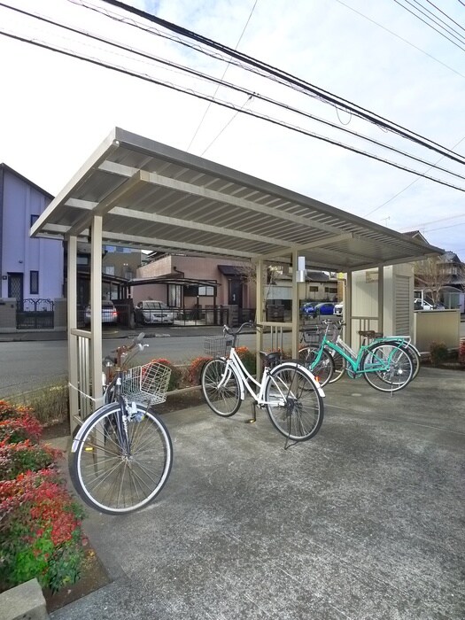 物件外観写真4　(駐輪場)