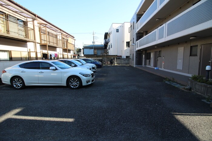 物件外観写真4　(駐車場)