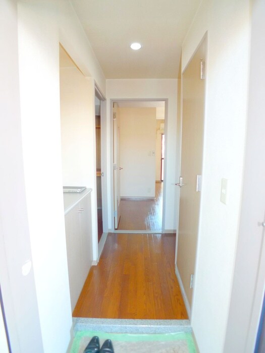 物件内観写真11　(玄関)