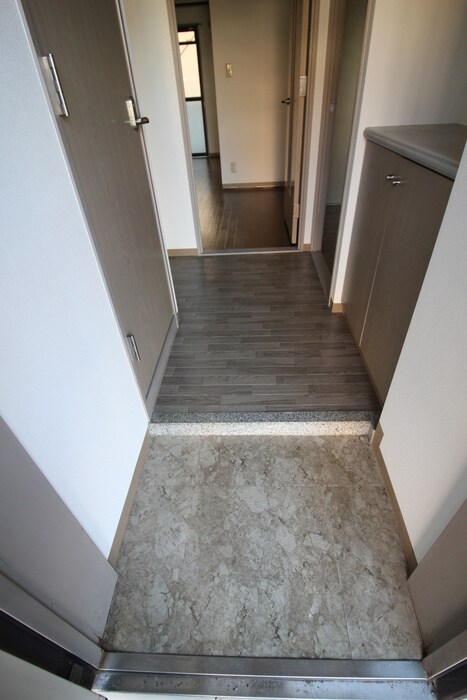 物件内観写真16　(玄関)