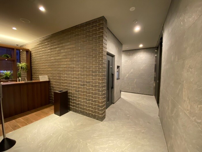 物件外観写真4　(エントランス部分)