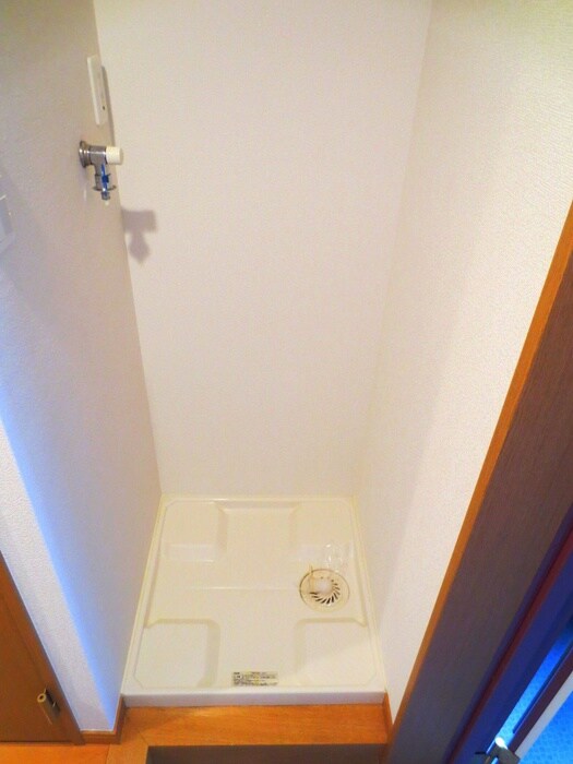 物件内観写真13　(洗濯機置場)