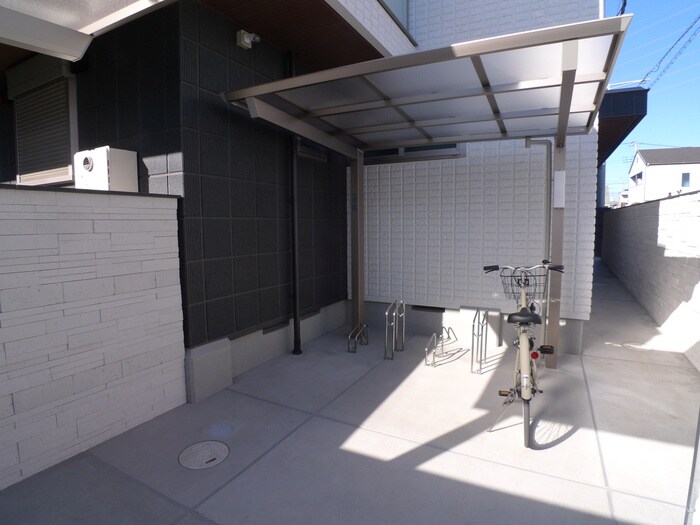 物件外観写真4　(駐輪場)