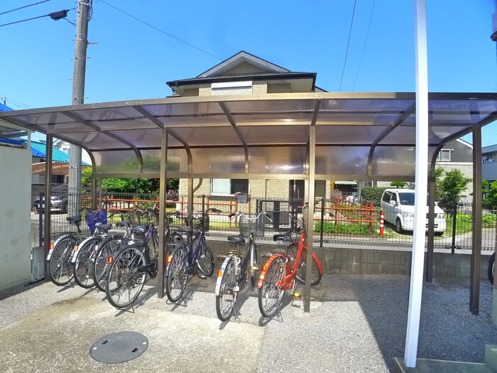 物件外観写真4　(駐輪場)