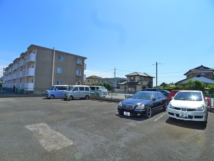 物件外観写真6　(駐車場)