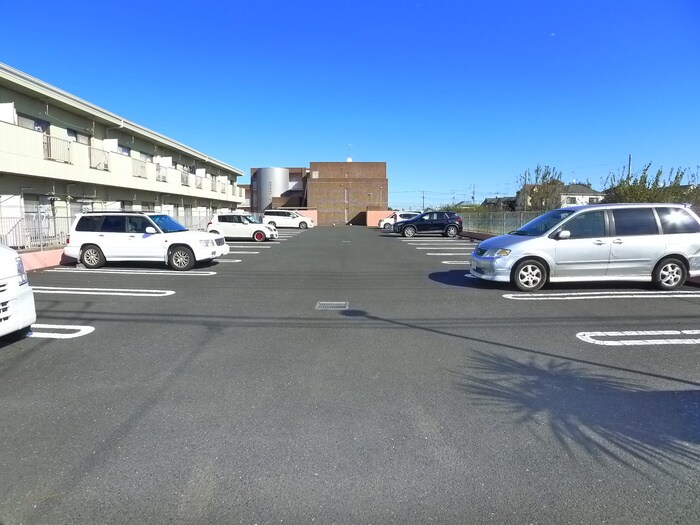 物件外観写真4　(駐車場)