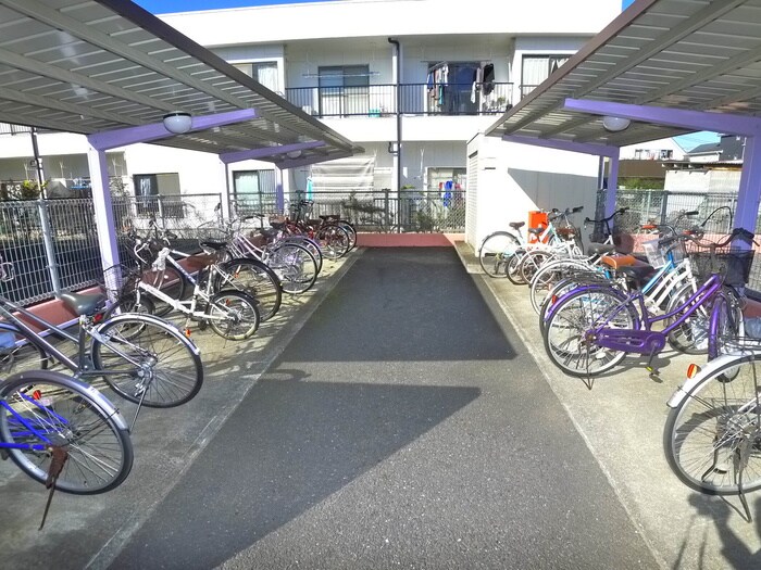 物件外観写真5　(駐輪場)