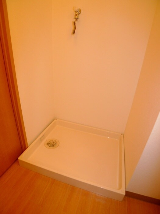 物件内観写真18　(洗濯機置場)