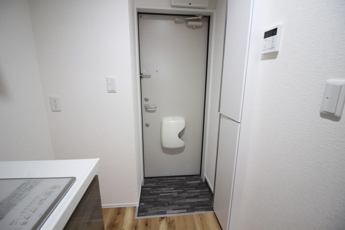 物件内観写真8　(玄関)