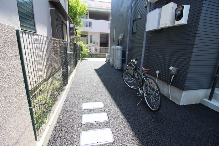 物件外観写真6　(駐輪場)