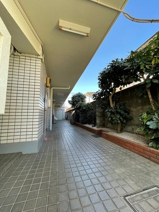 物件外観写真3　(エントランス部分)