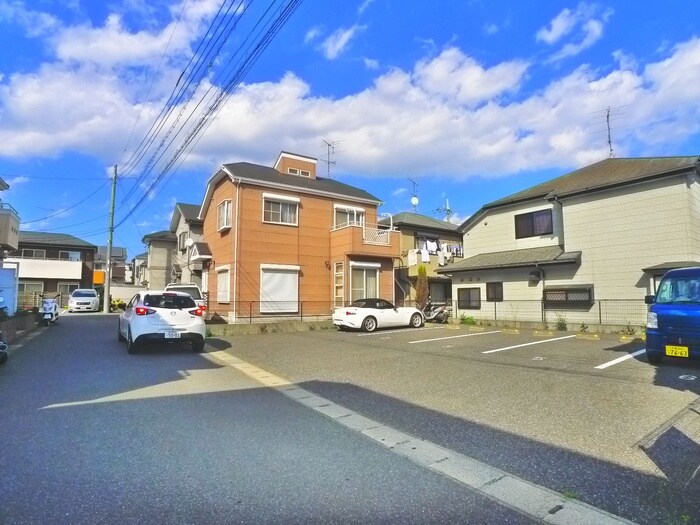 物件外観写真3　(駐車場)