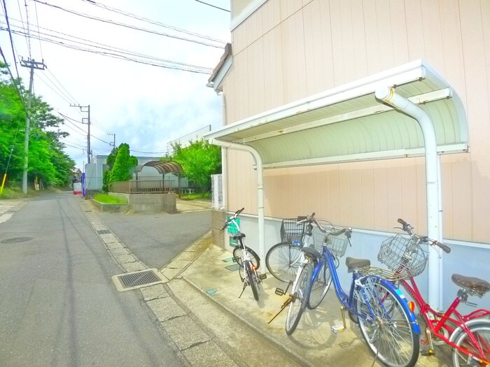 物件外観写真5　(駐輪場)