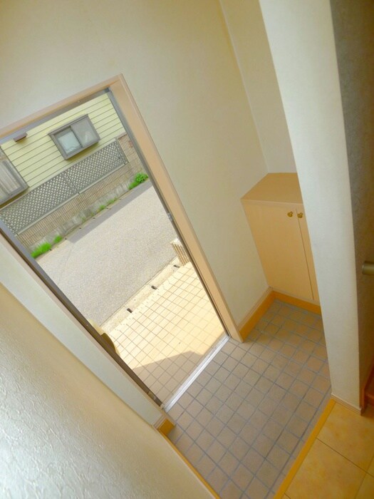 物件内観写真16　(玄関)