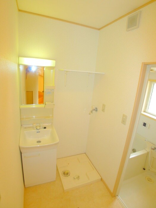 物件内観写真18　(洗濯機置場)