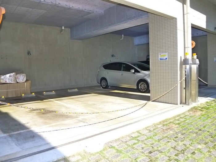 物件外観写真4　(駐車場)