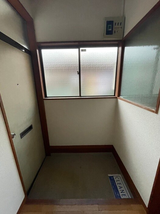 物件内観写真18　(玄関)