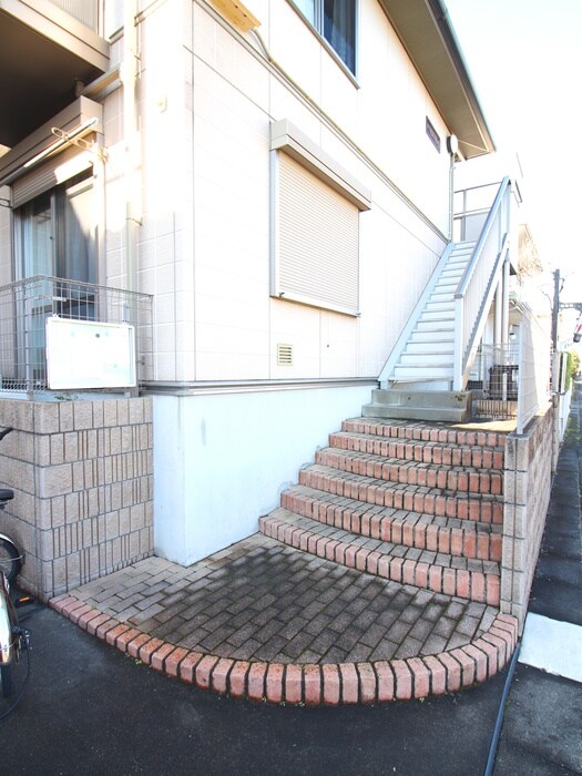 物件外観写真2　(エントランス部分)