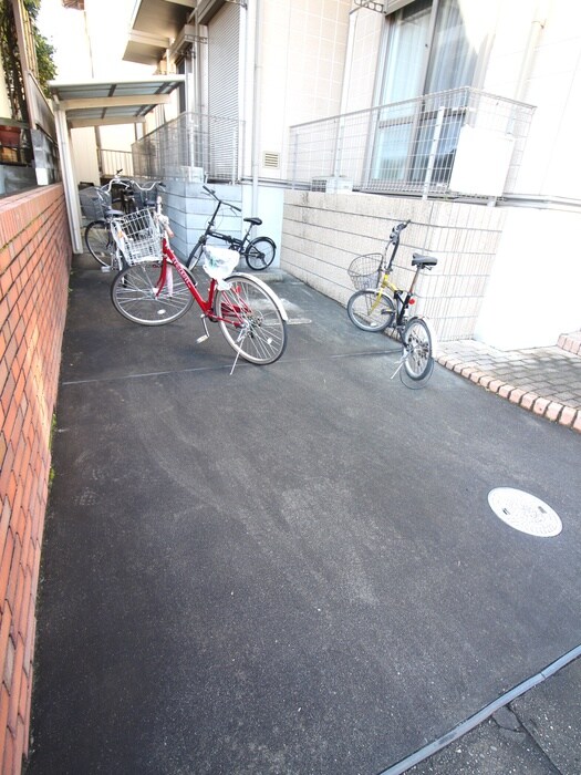 物件外観写真4　(駐車場)