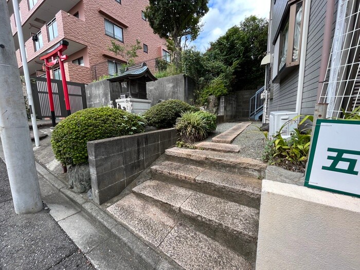 物件外観写真2　(エントランス部分)