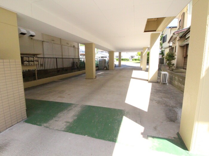 物件外観写真5　(エントランス部分)