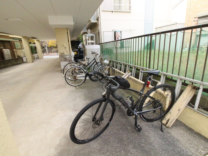 物件外観写真6　(駐輪場)