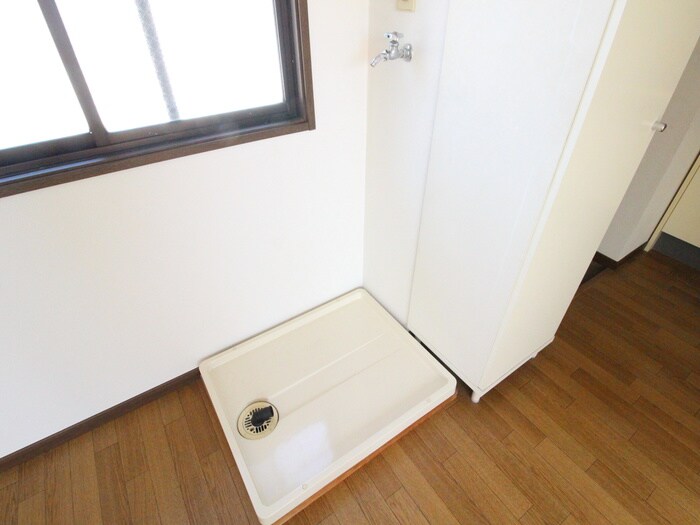 物件内観写真14　(洗濯機置場)