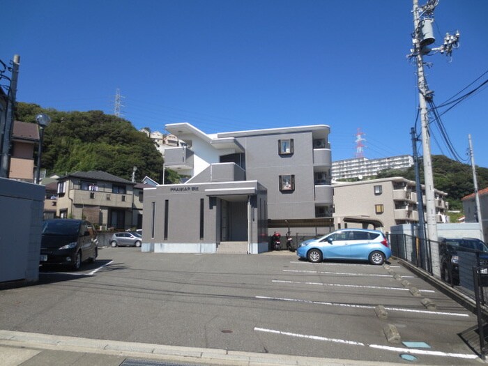 物件外観写真3　(駐車場)