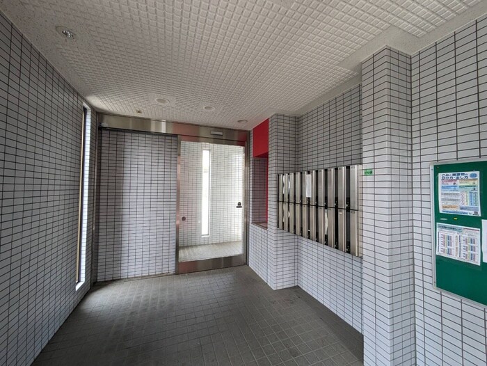 物件外観写真4　(エントランス部分)