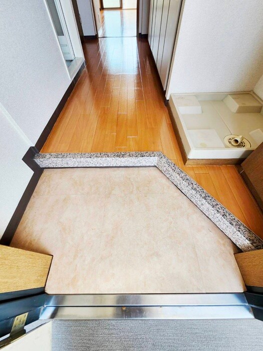 物件内観写真16　(玄関)