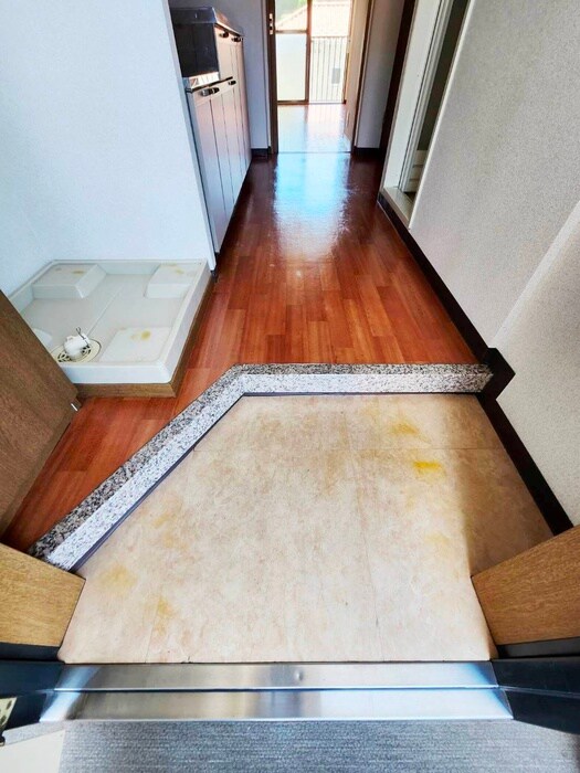 物件内観写真17　(玄関)