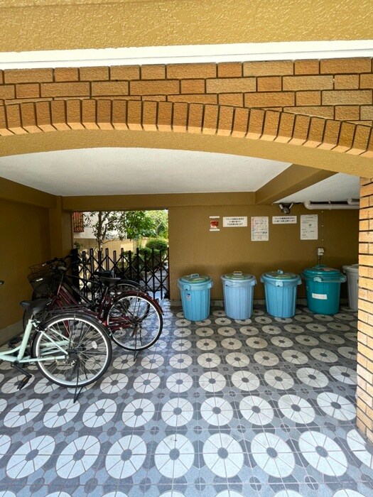 物件外観写真4　(駐輪場)