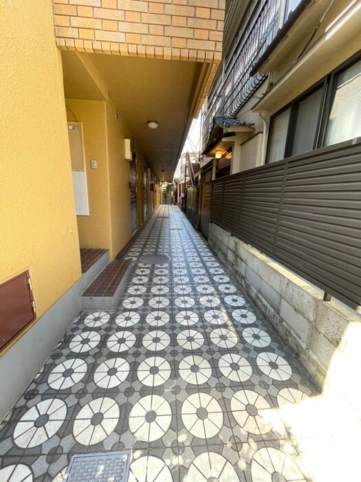 物件外観写真5　(エントランス部分)