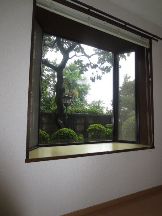 物件内観写真16　(室内からの展望)