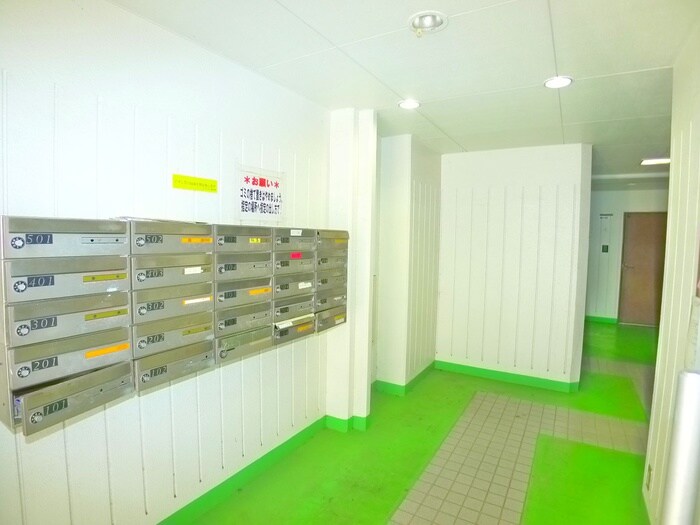 物件外観写真4　(エントランス部分)