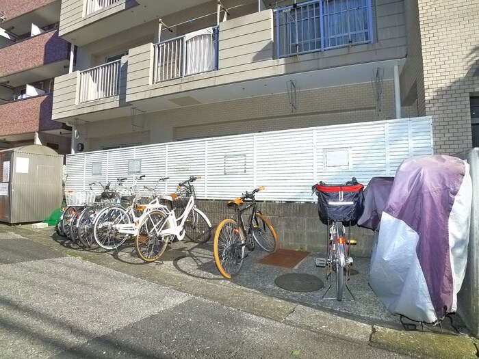 物件外観写真5　(駐輪場)