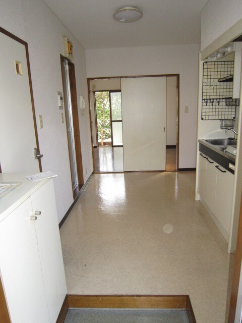 物件内観写真4　(玄関)