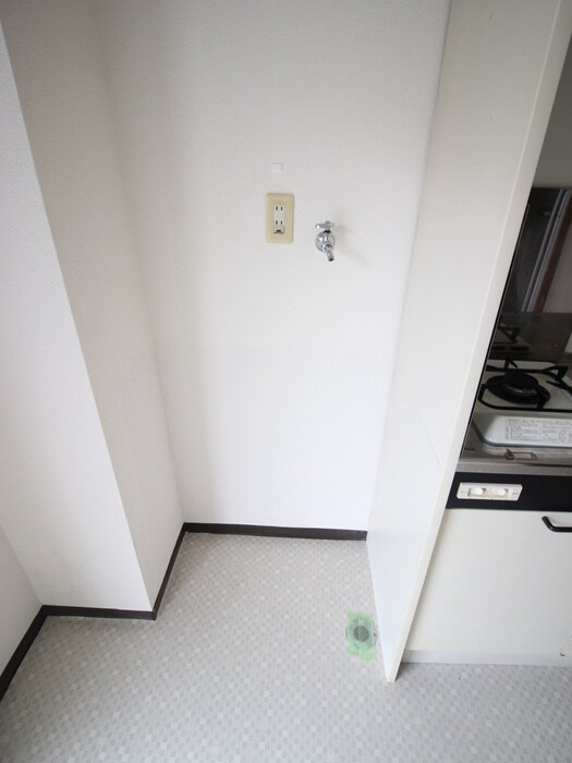 物件内観写真11　(洗濯機置場)