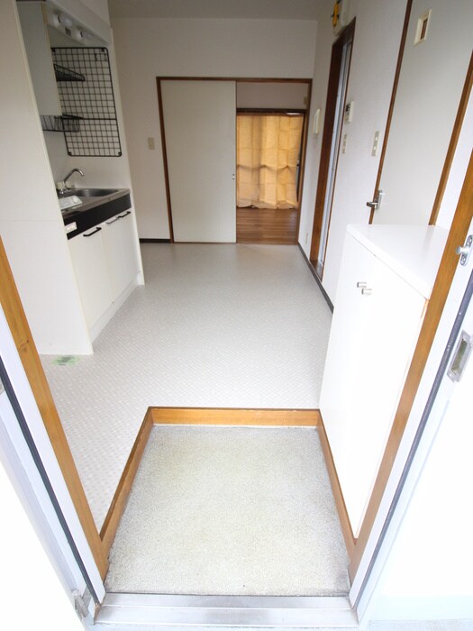 物件内観写真12　(玄関)