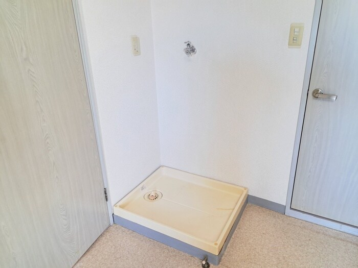 物件内観写真14　(洗濯機置場)