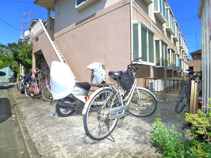 物件外観写真2　(駐輪場)